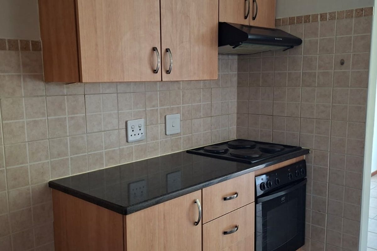 2 Bedroom Ground Floor Apartment with Private Garden - Photo 4