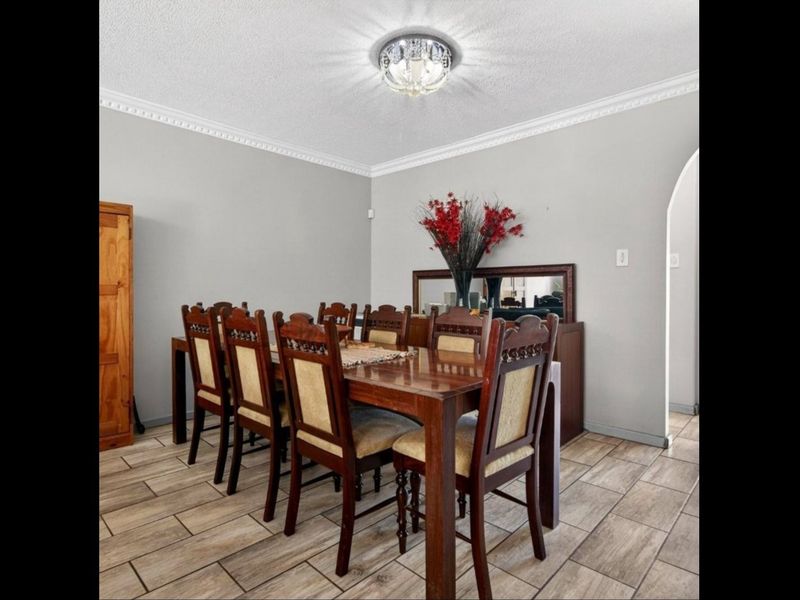 3-Story Apartment with Panoramic Mountain Views. - Photo 10