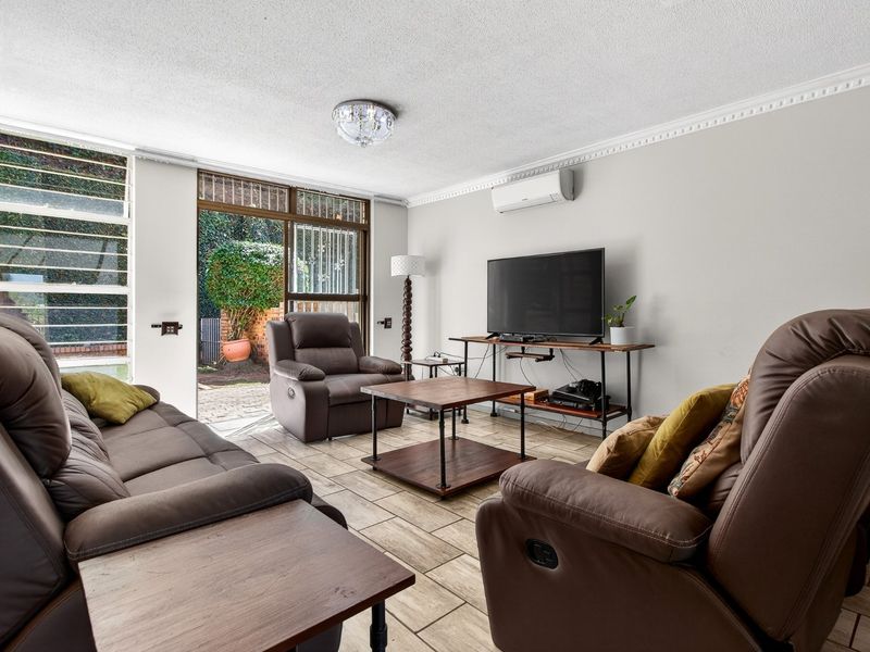 3-Story Apartment with Panoramic Mountain Views. - Photo 7