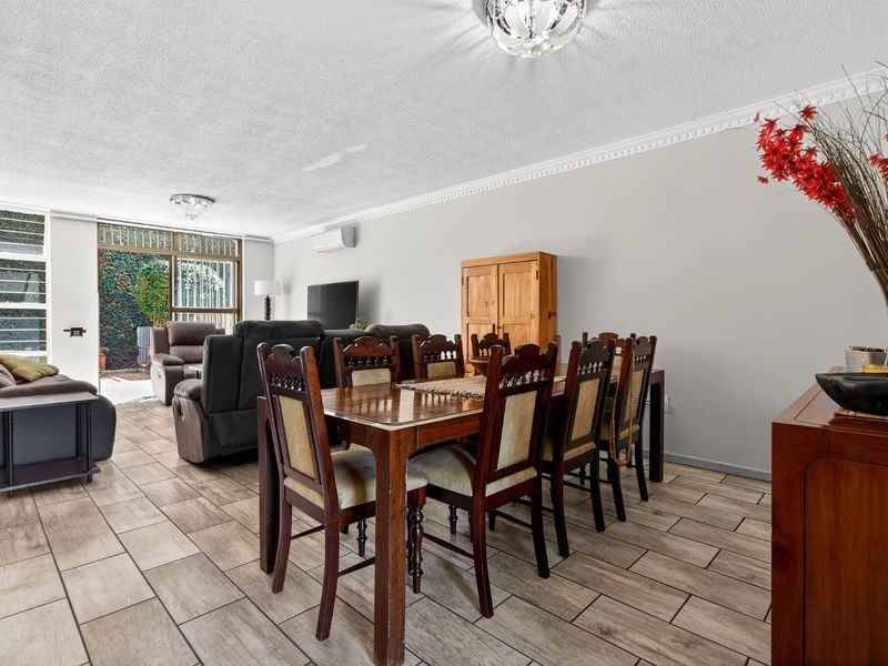 3-Story Apartment with Panoramic Mountain Views. - Photo 3