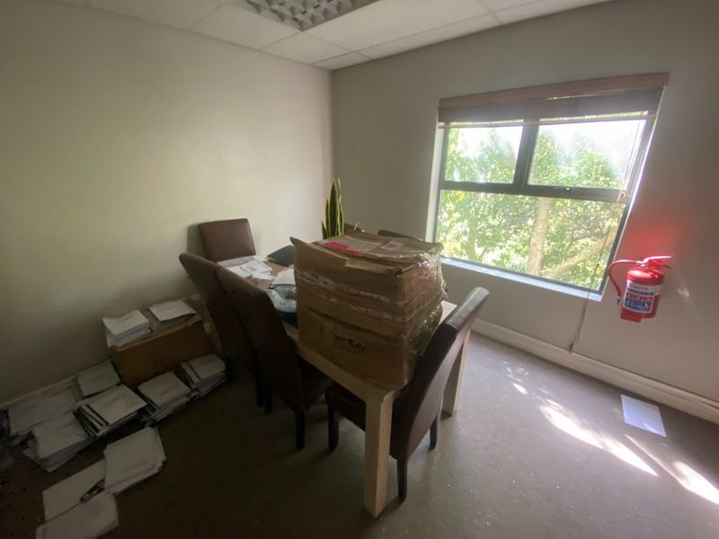 69m2 Commercial Space for Sale  - Photo 8