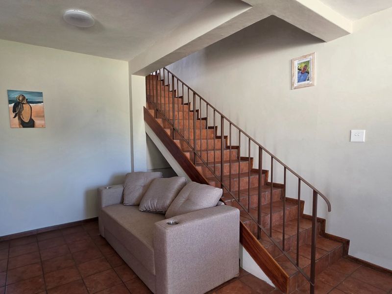 Neat 2-Bedroom Apartment in Secure Oranjesig Complex – Middelpos, Upington - Photo 5