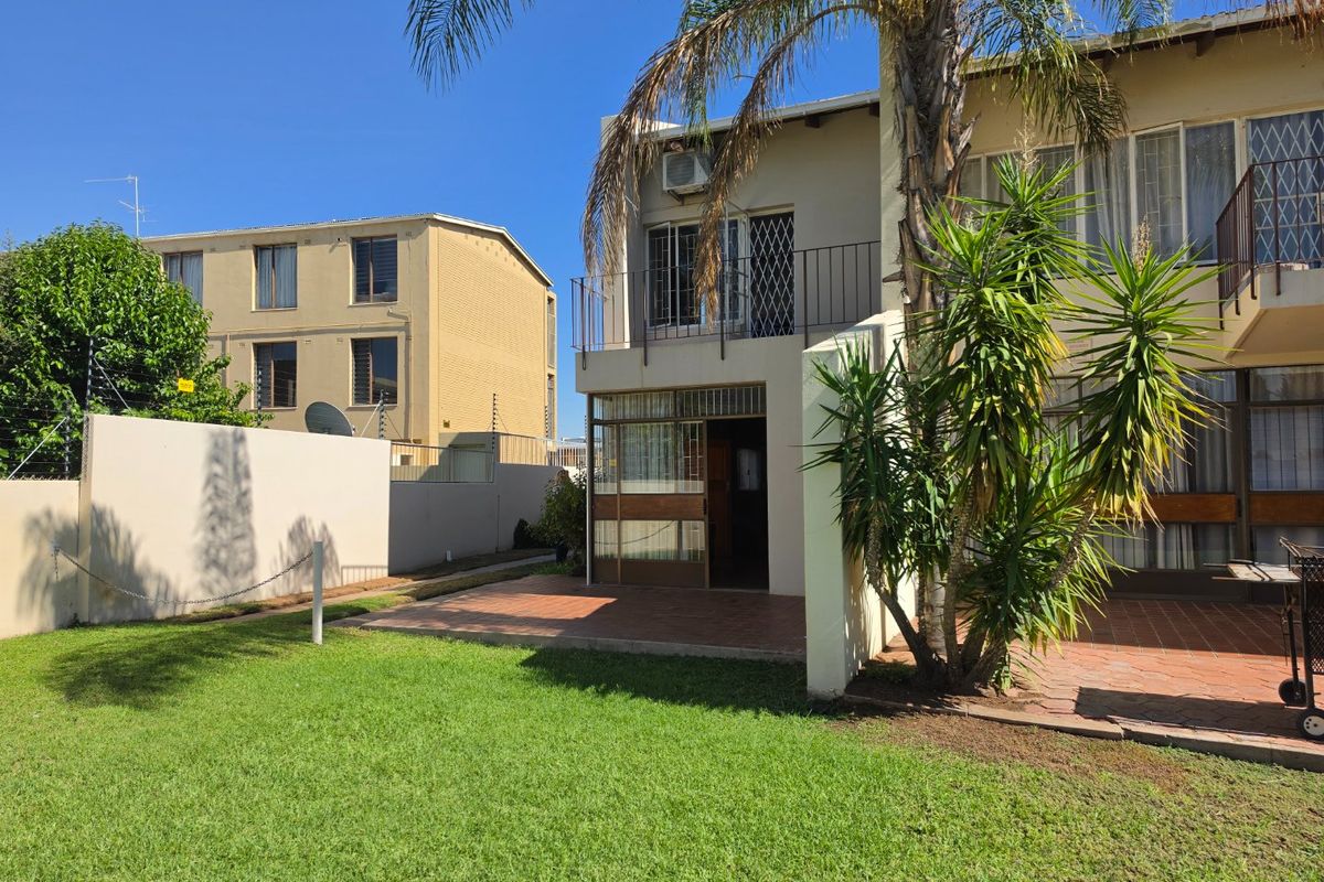 Neat 2-Bedroom Apartment in Secure Oranjesig Complex – Middelpos, Upington - Photo 2