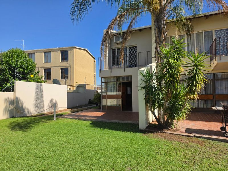 Neat 2-Bedroom Apartment in Secure Oranjesig Complex – Middelpos, Upington - Photo 2