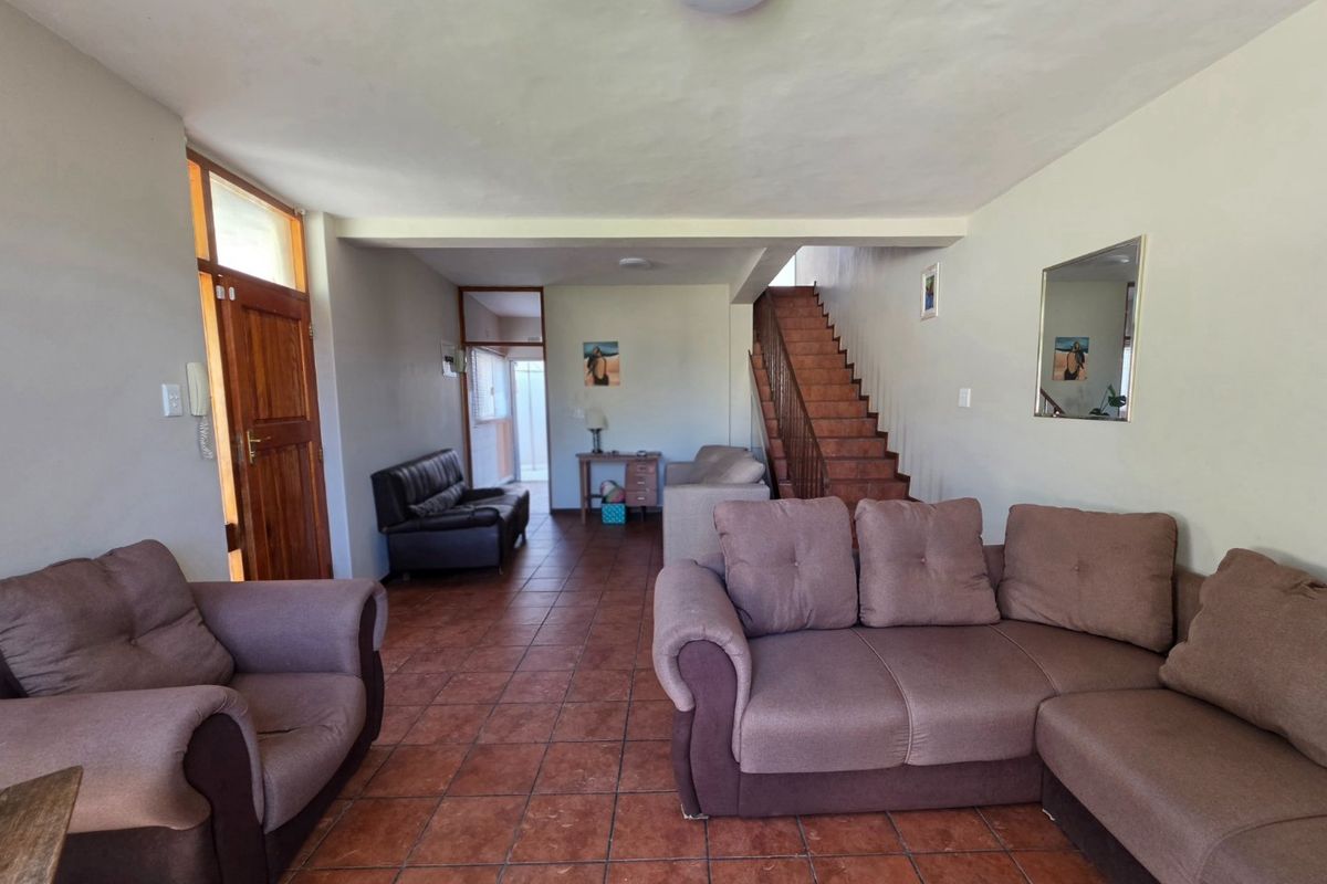 Neat 2-Bedroom Apartment in Secure Oranjesig Complex – Middelpos, Upington - Photo 4