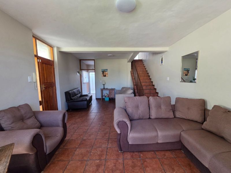 Neat 2-Bedroom Apartment in Secure Oranjesig Complex – Middelpos, Upington - Photo 4