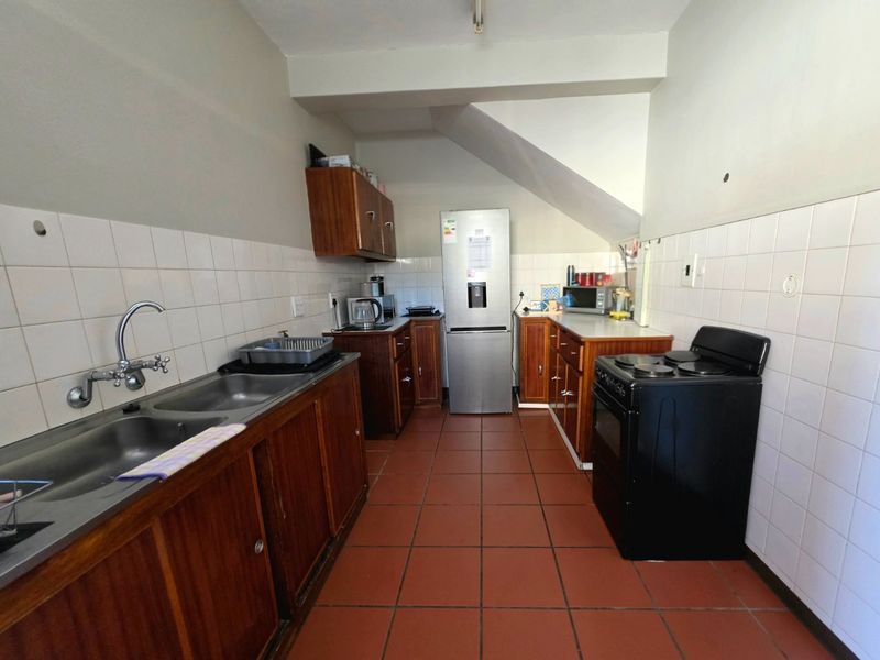 Neat 2-Bedroom Apartment in Secure Oranjesig Complex – Middelpos, Upington - Photo 8