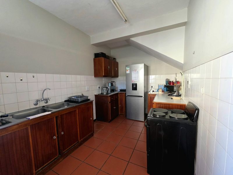 Neat 2-Bedroom Apartment in Secure Oranjesig Complex – Middelpos, Upington - Photo 7