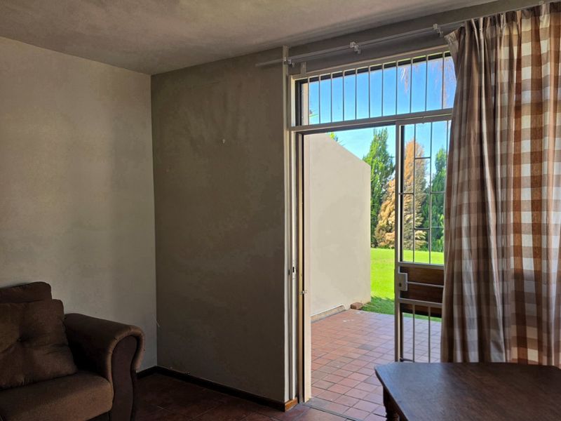 Neat 2-Bedroom Apartment in Secure Oranjesig Complex – Middelpos, Upington - Photo 6