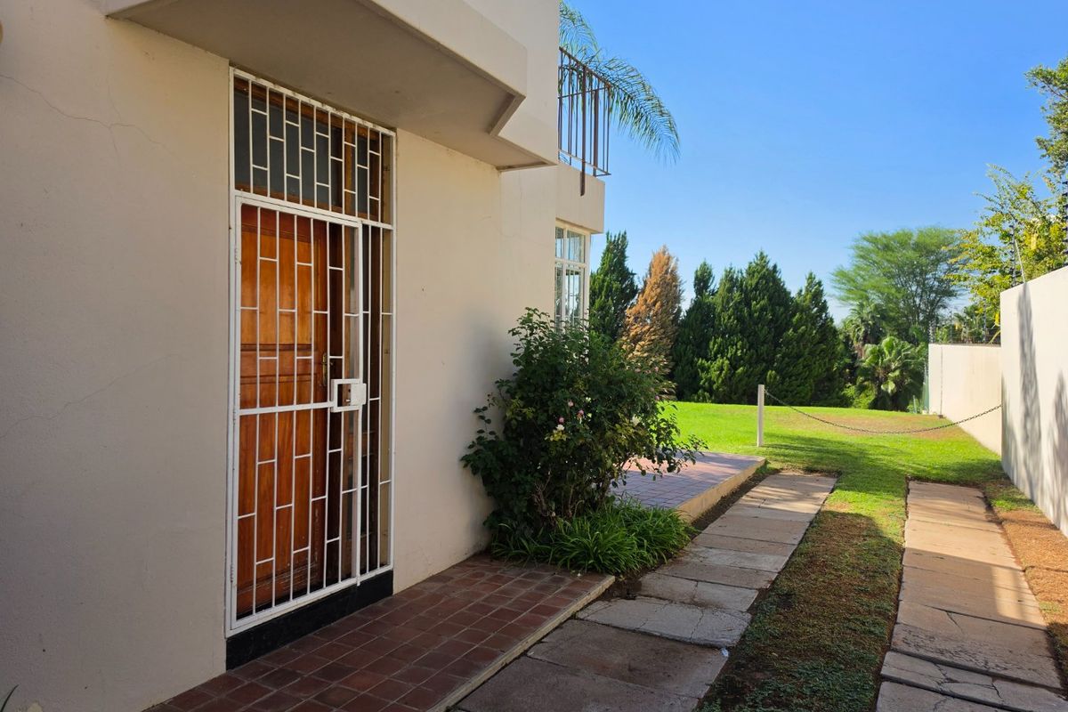 Neat 2-Bedroom Apartment in Secure Oranjesig Complex – Middelpos, Upington - Photo 3