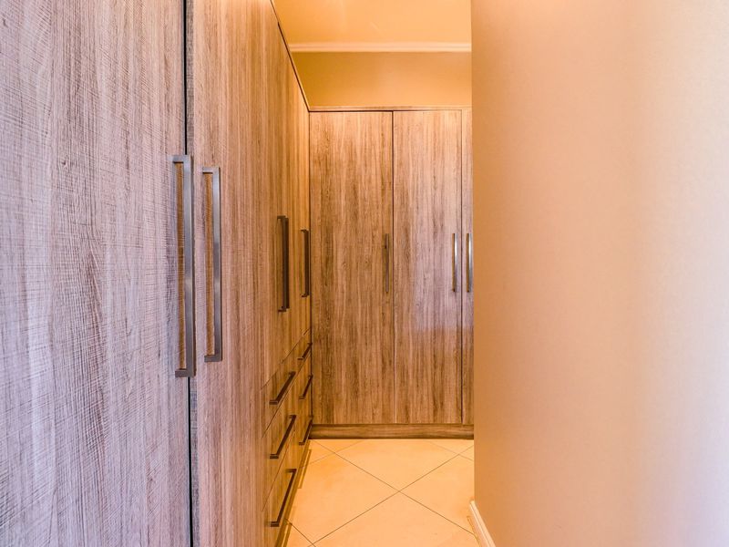 4 bedroom 4 bathroom house  with flatlet - Photo 6