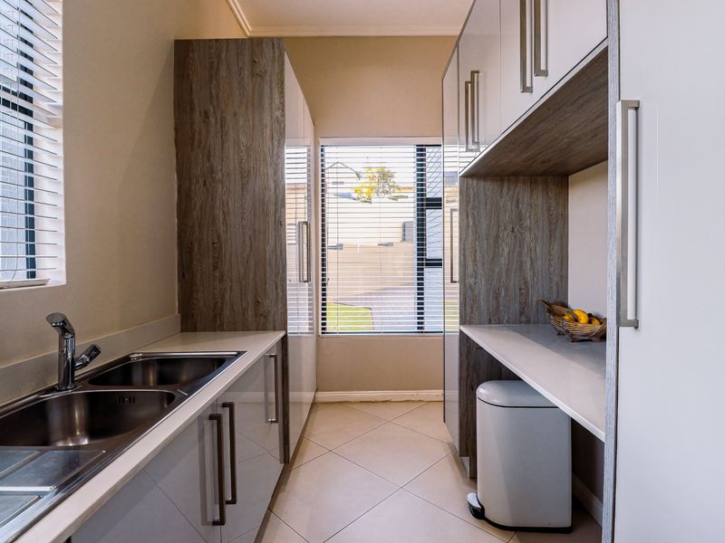 4 bedroom 4 bathroom house  with flatlet - Photo 7