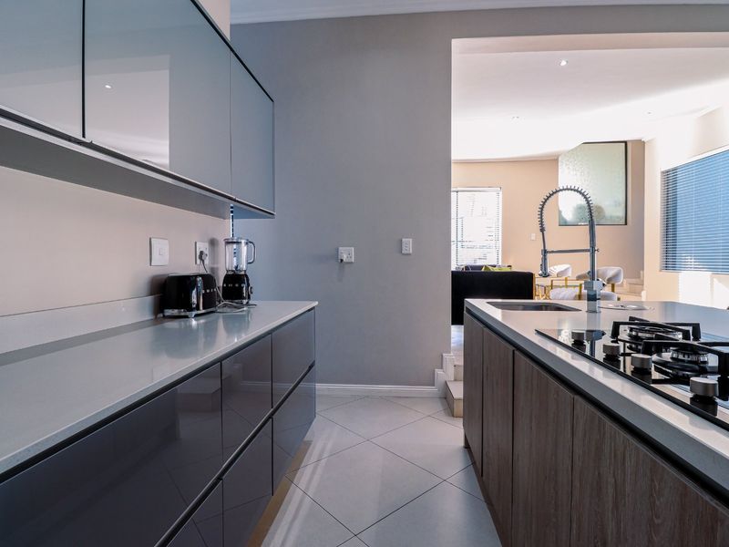 4 bedroom 4 bathroom house  with flatlet - Photo 9