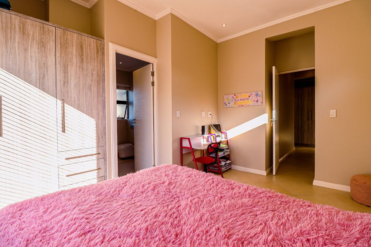 4 bedroom 4 bathroom house  with flatlet - Photo 5