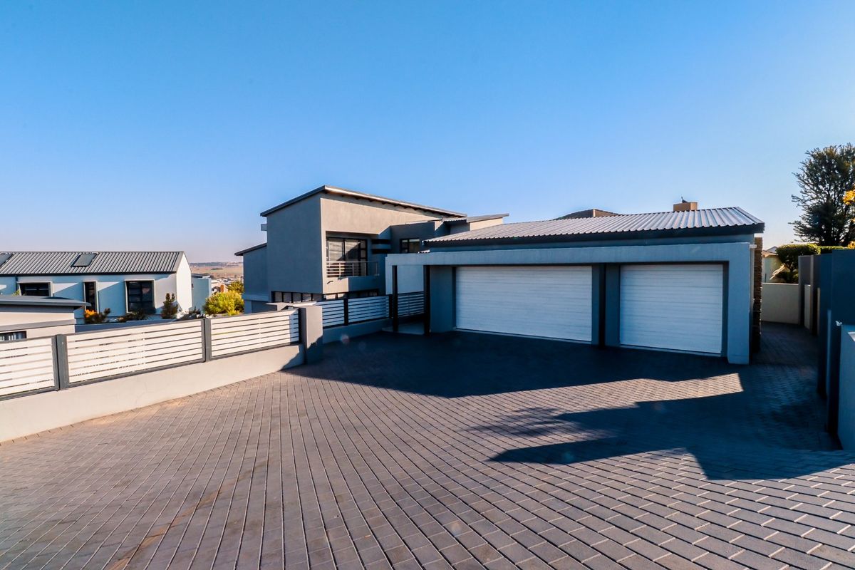 4 bedroom 4 bathroom house  with flatlet - Photo 2