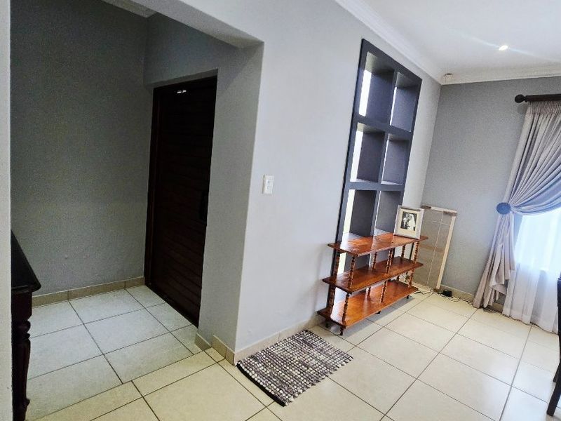 Inviting 3-Bedroom Home in a Secure and Family-Friendly Environment - Photo 3