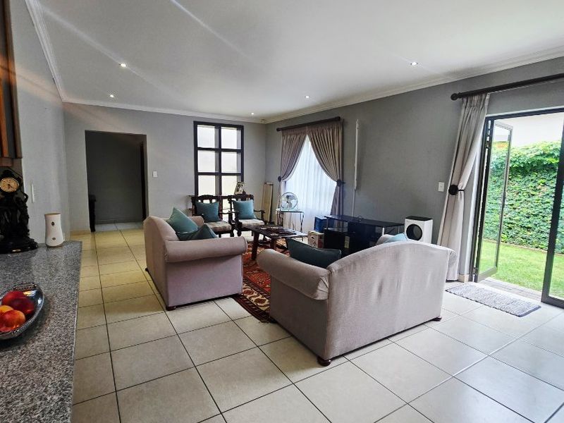 Inviting 3-Bedroom Home in a Secure and Family-Friendly Environment - Photo 8