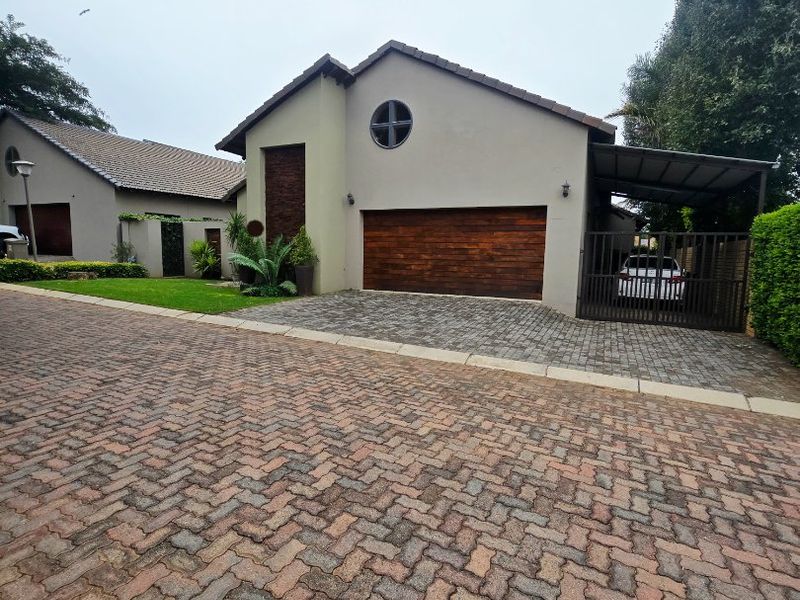 Inviting 3-Bedroom Home in a Secure and Family-Friendly Environment - Photo 2