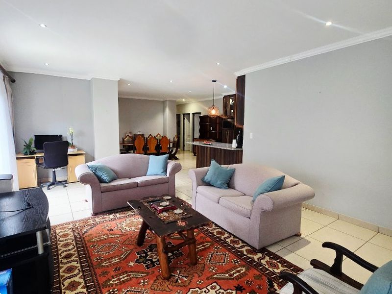 Inviting 3-Bedroom Home in a Secure and Family-Friendly Environment - Photo 5