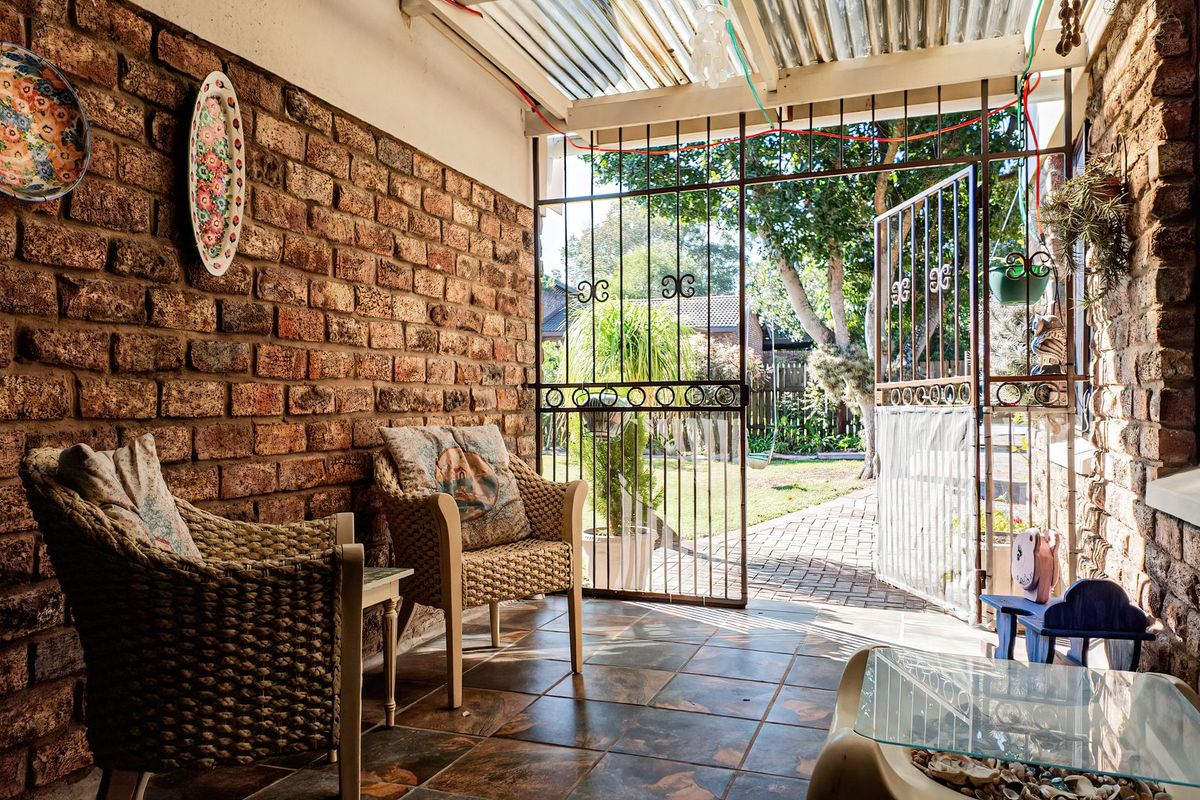 Light-Filled Family Home in Quiet Residential Street - Photo 5