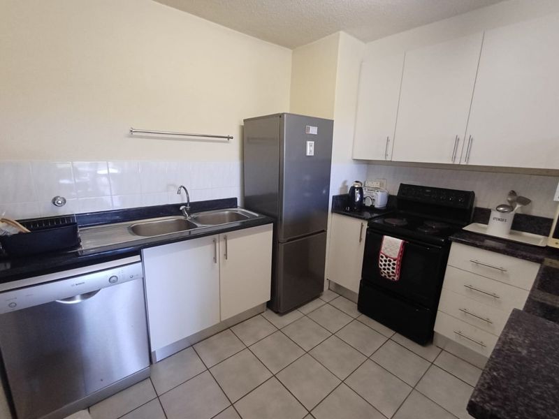 3 Bedroom ground floor apartment with magnificent ocean views - Photo 8