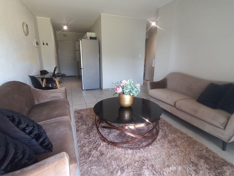 Modern 2-Bedroom First Floor Apartment in Clubview - Photo 9