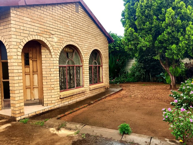 Comfortable Family Living – 4 Bedroom House for Sale in Westenburg - Photo 2