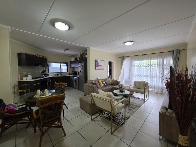 Premier Garden Living with a Stylish 3 Bedroom Ground Floor Apartment in Westlake Eco Estate - Photo 2