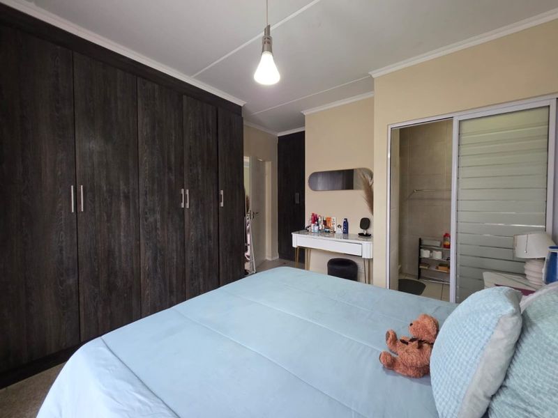 Premier Garden Living with a Stylish 3 Bedroom Ground Floor Apartment in Westlake Eco Estate - Photo 7