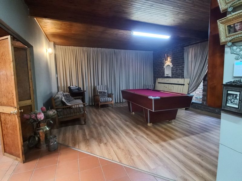 Spacious 5-Bedroom Family Home with Flatlet, Solar System & Pool  - Photo 4