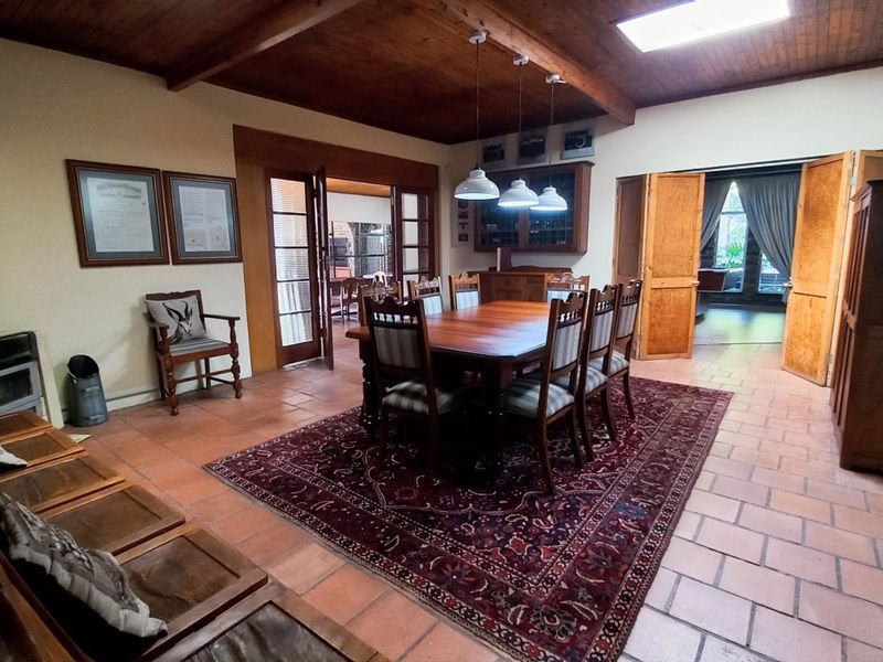 Spacious 5-Bedroom Family Home with Flatlet, Solar System & Pool  - Photo 8