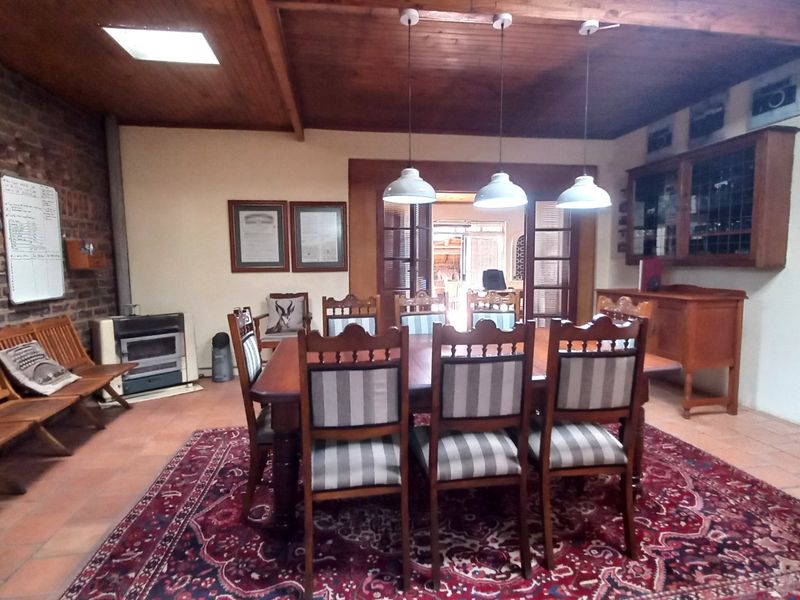 Spacious 5-Bedroom Family Home with Flatlet, Solar System & Pool  - Photo 7