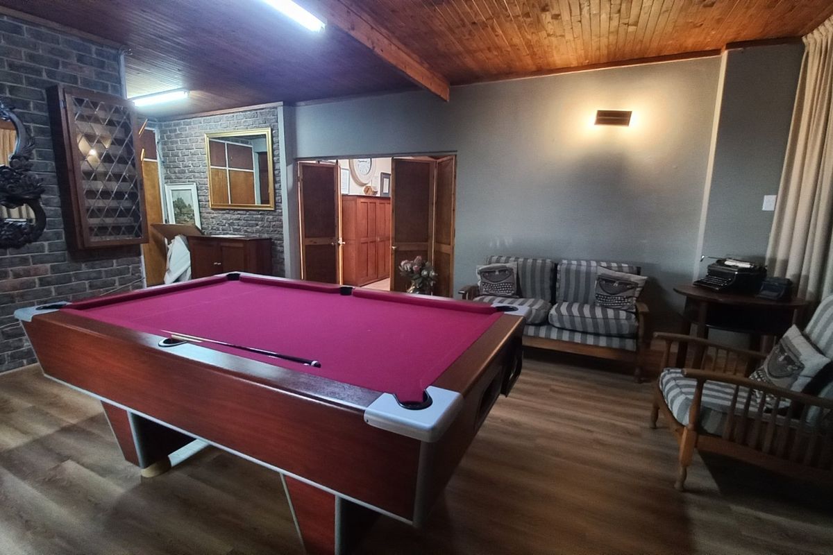 Spacious 5-Bedroom Family Home with Flatlet, Solar System & Pool  - Photo 5