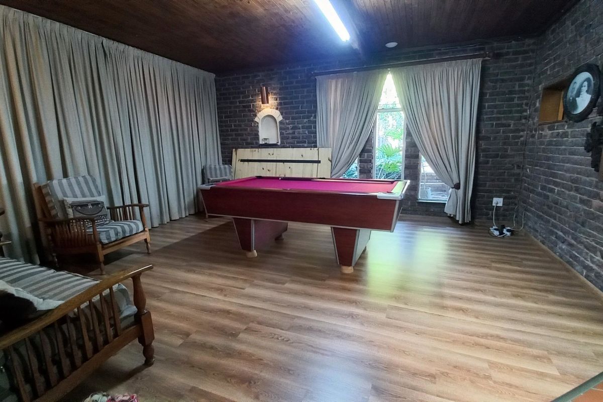 Spacious 5-Bedroom Family Home with Flatlet, Solar System & Pool  - Photo 3