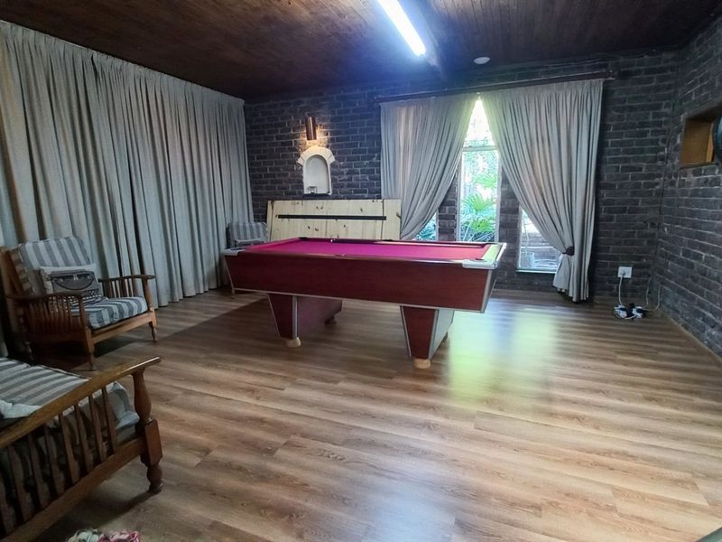 Spacious 5-Bedroom Family Home with Flatlet, Solar System & Pool  - Photo 3