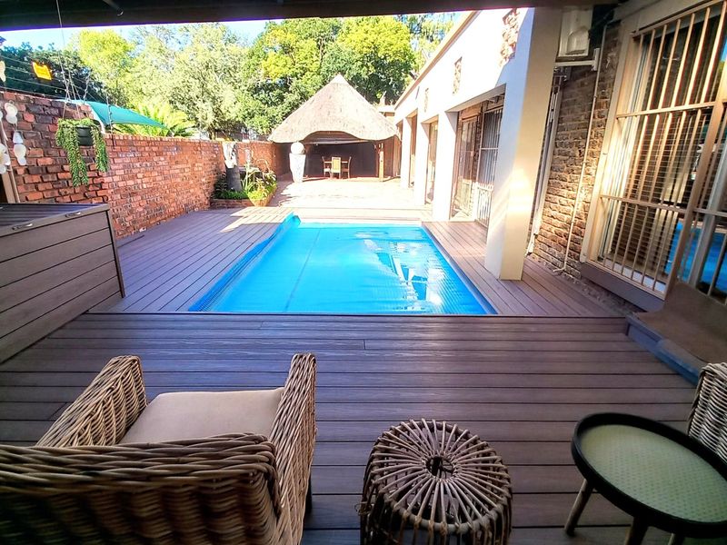Spacious 5-Bedroom Family Home with Flatlet, Solar System & Pool  - Photo 1