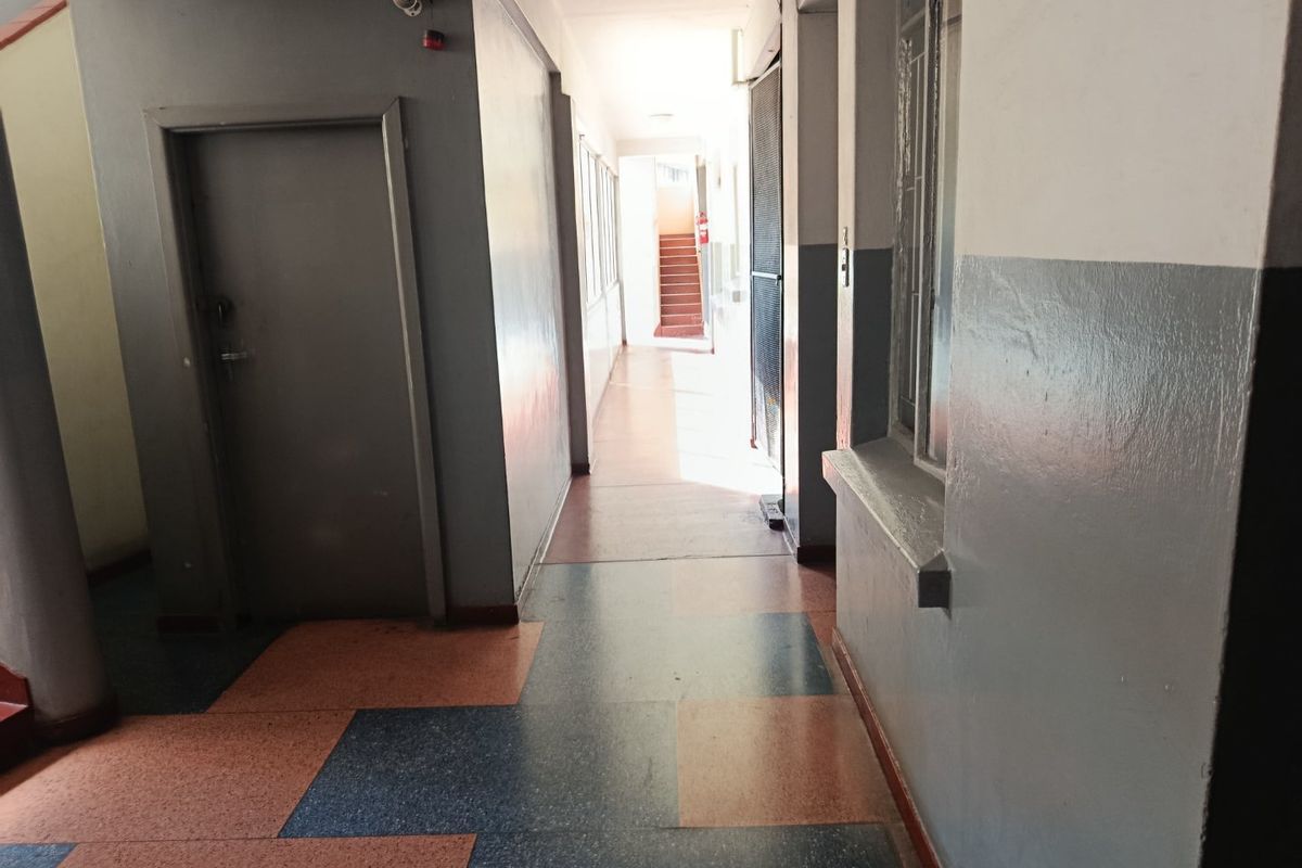 2 Bedroom Apartment In Sydenham For Sale - Photo 2