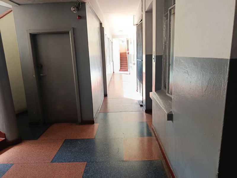 2 Bedroom Apartment In Sydenham For Sale - Photo 2