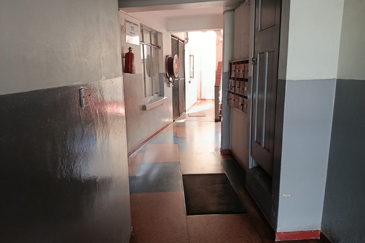 2 Bedroom Apartment In Sydenham For Sale - Photo 3