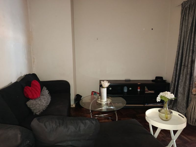 2 Bedroom Apartment In Sydenham For Sale - Photo 6