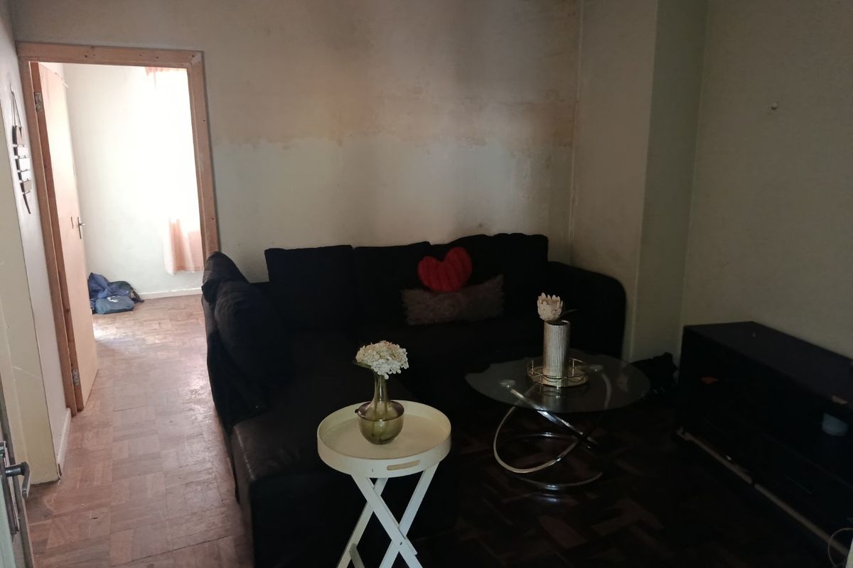 2 Bedroom Apartment In Sydenham For Sale - Photo 4