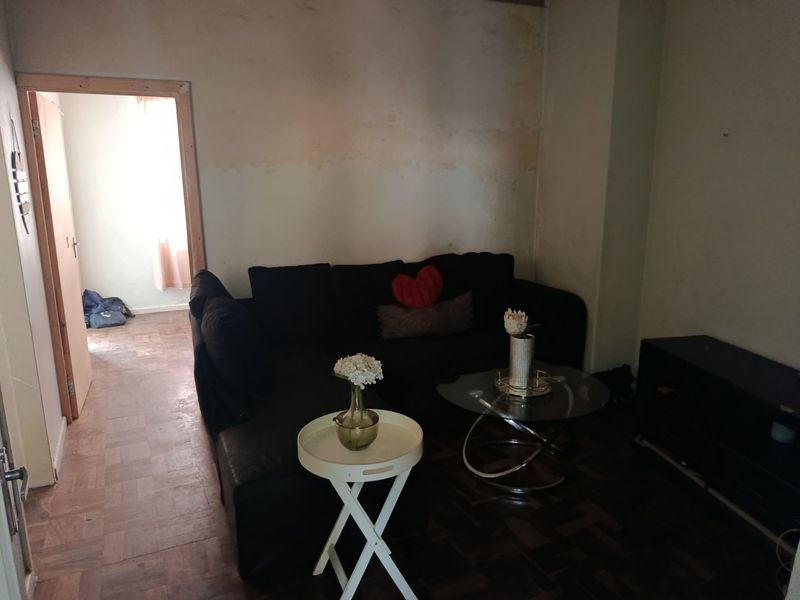 2 Bedroom Apartment In Sydenham For Sale - Photo 4