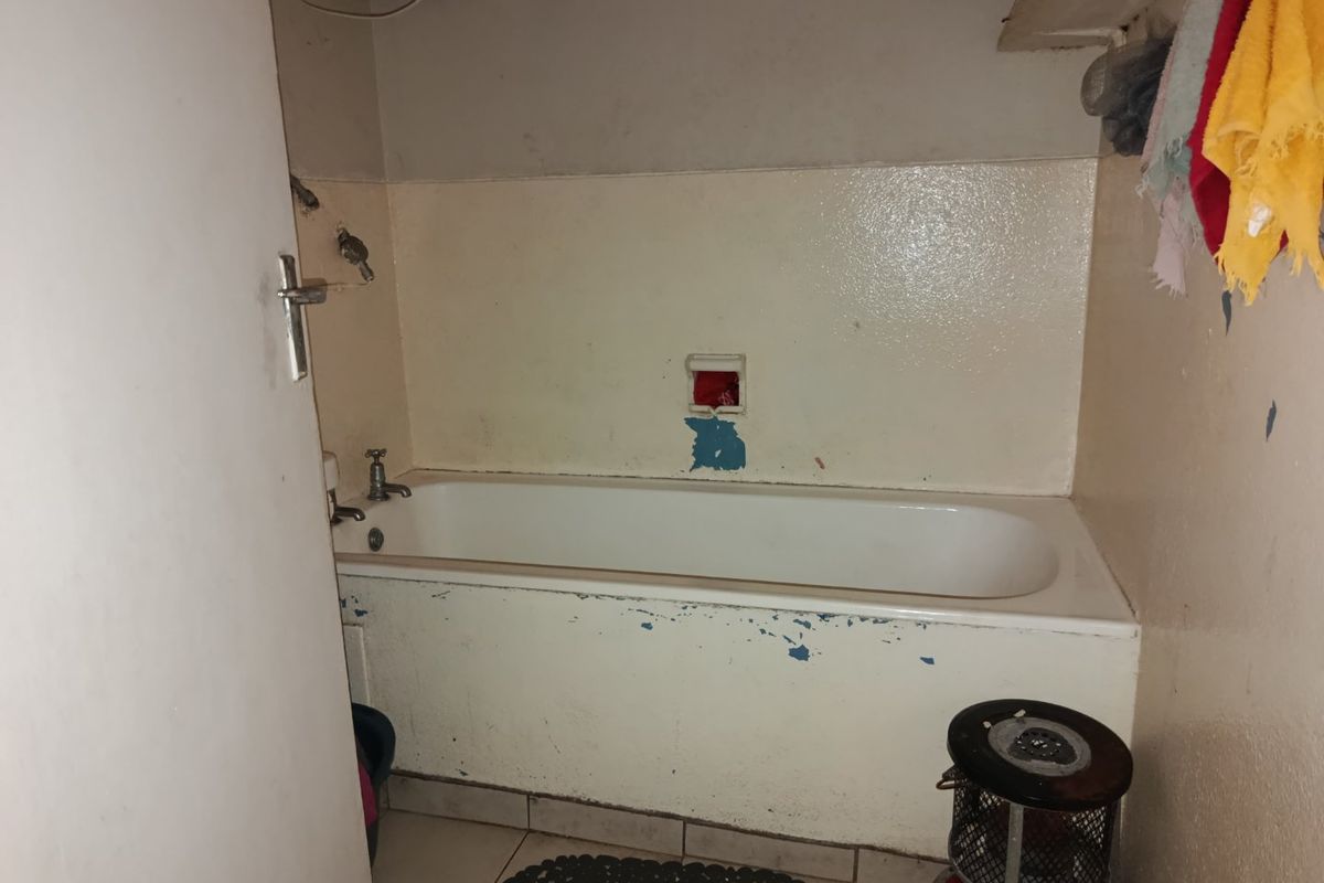 2 Bedroom Apartment In Sydenham For Sale - Photo 5