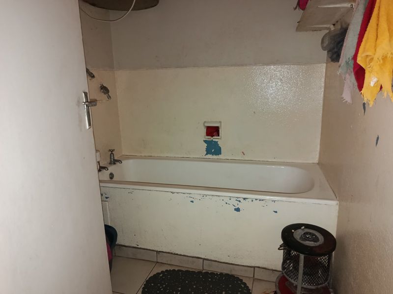 2 Bedroom Apartment In Sydenham For Sale - Photo 5