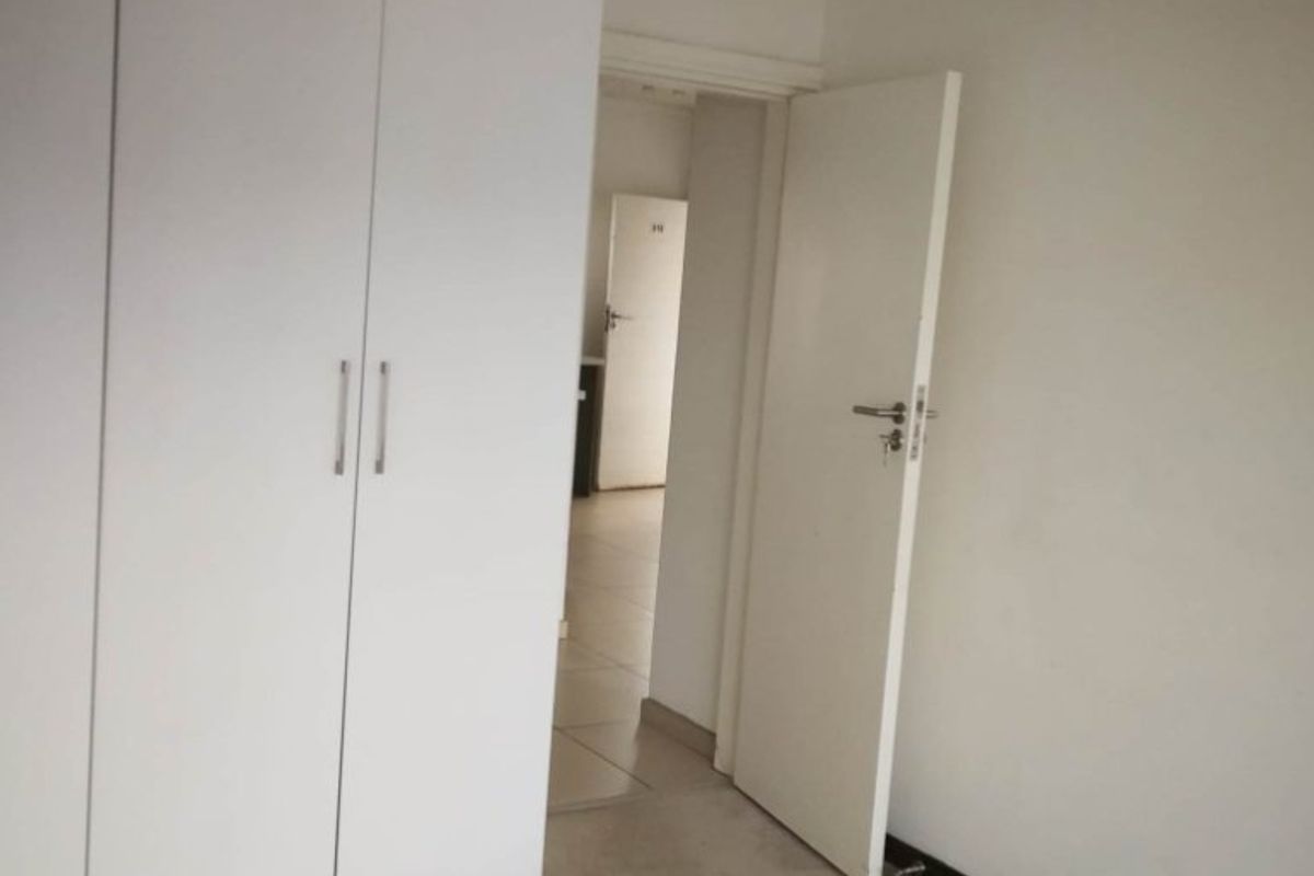 2 Bedroom 1 Bath Apartment for Rent in Carlswald - Photo 4