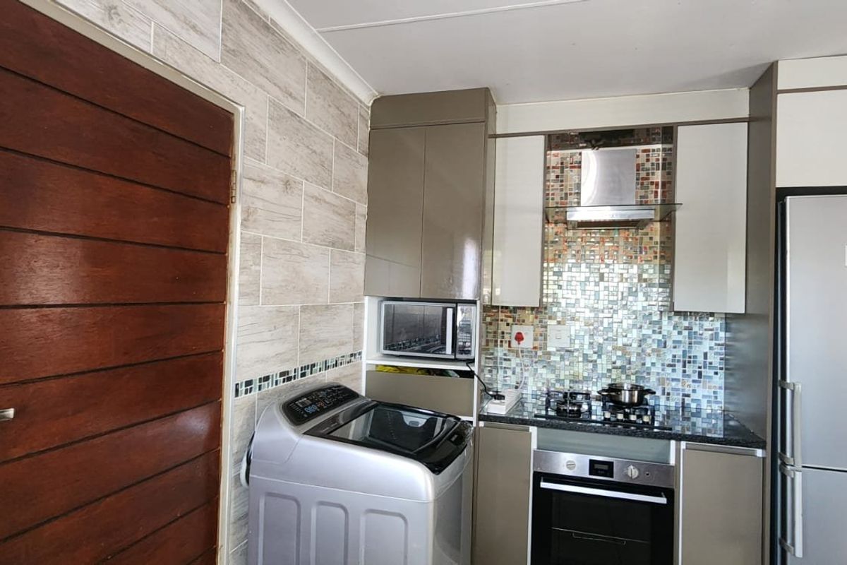 Spacious 3 bedroom and 2 bathroom house for sale in sky city  - Photo 5