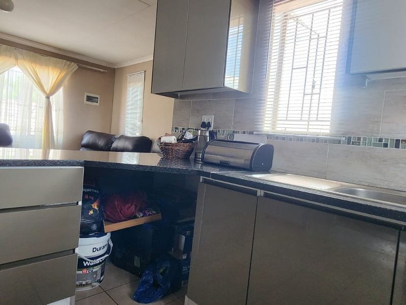 Spacious 3 bedroom and 2 bathroom house for sale in sky city  - Photo 8