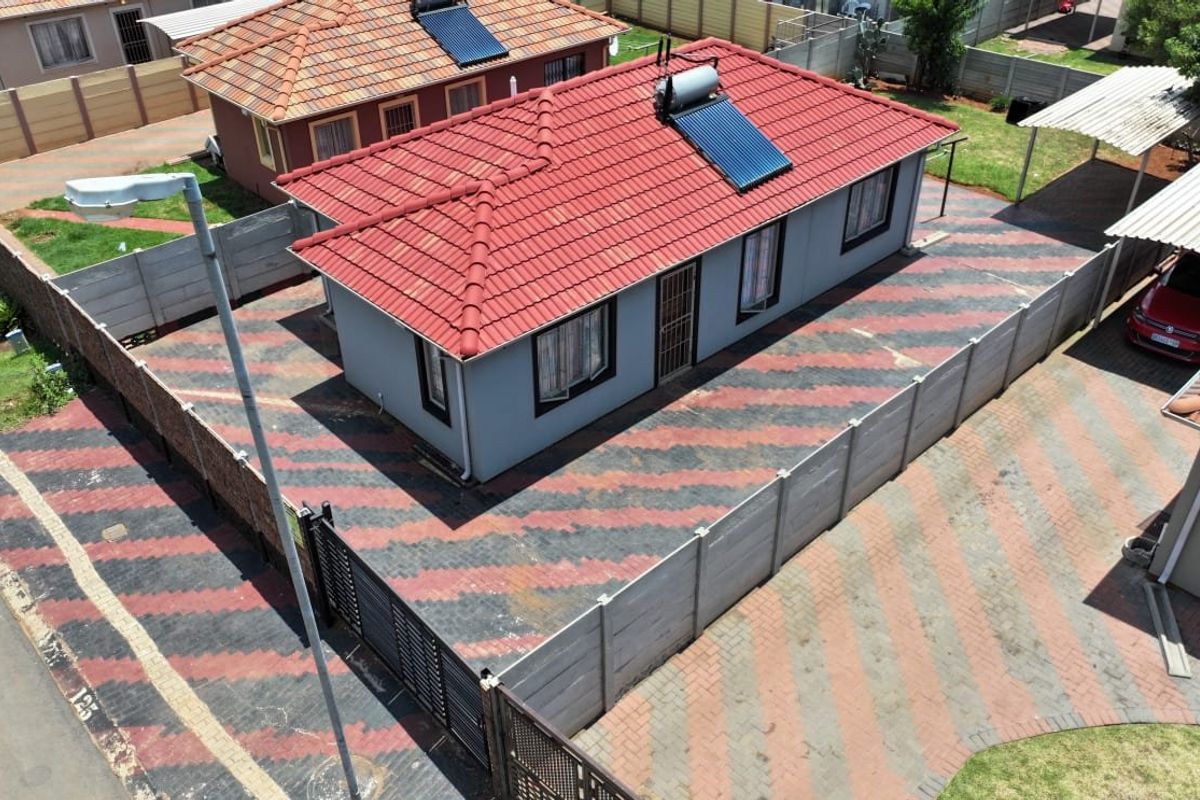 Spacious 3 bedroom and 2 bathroom house for sale in sky city  - Photo 3