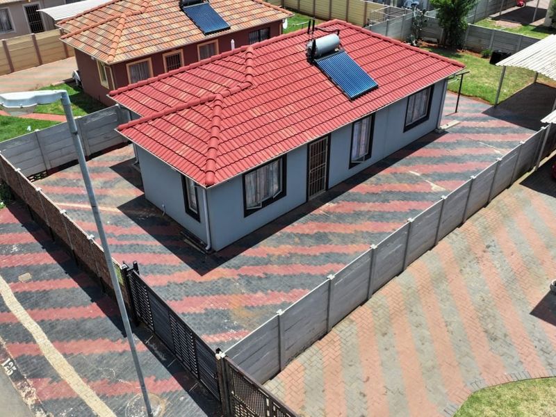 Spacious 3 bedroom and 2 bathroom house for sale in sky city  - Photo 3