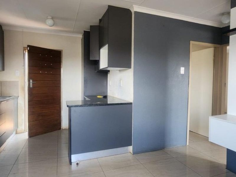 Spacious 2 bedroom and 1 bathroom house for sale in sky city  - Photo 4